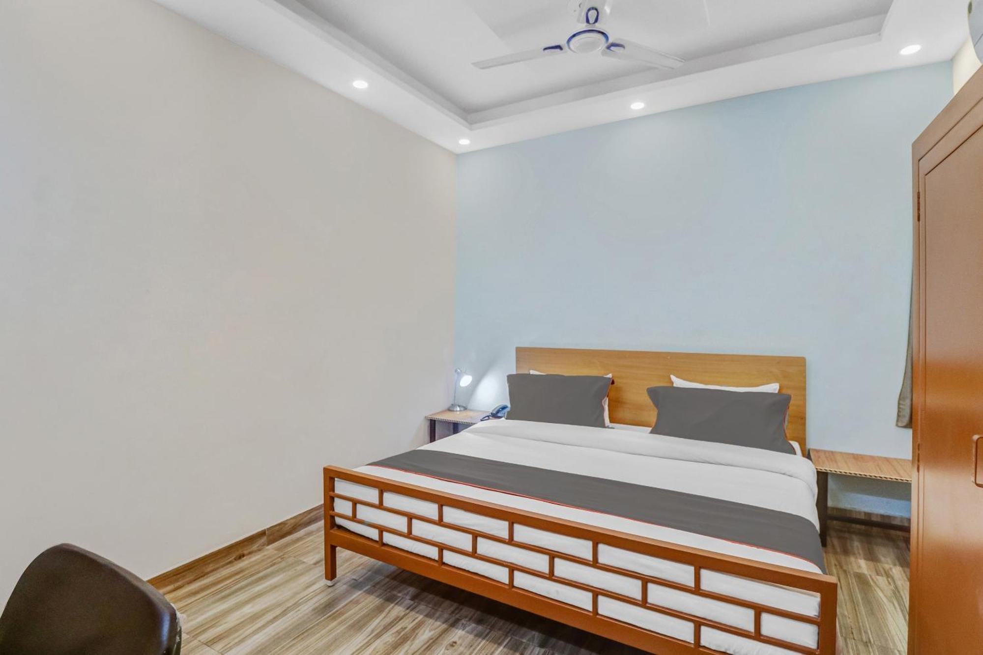 Super Capital O Moody Inn Delhi  Esterno foto