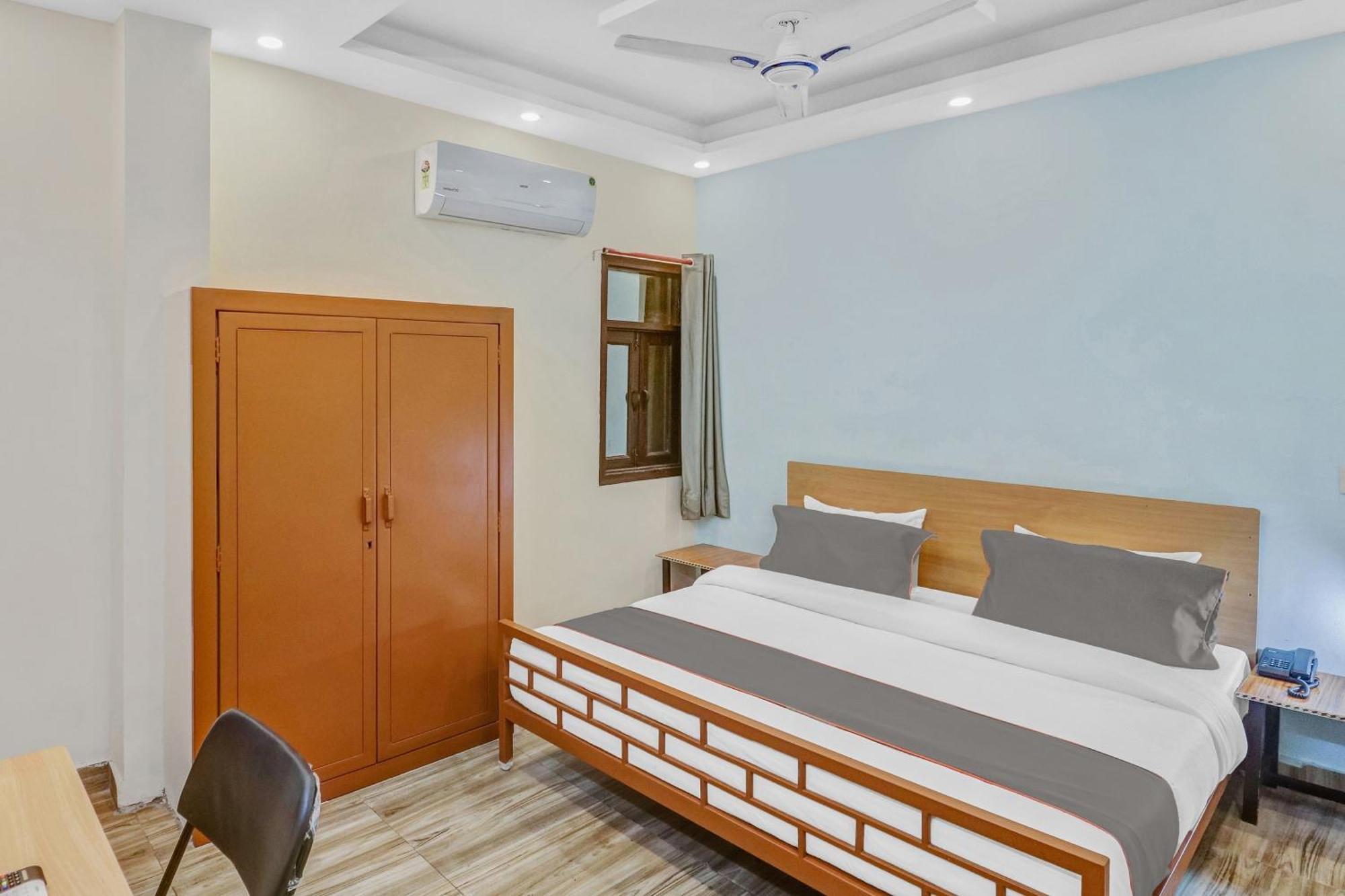 Super Capital O Moody Inn Delhi  Esterno foto