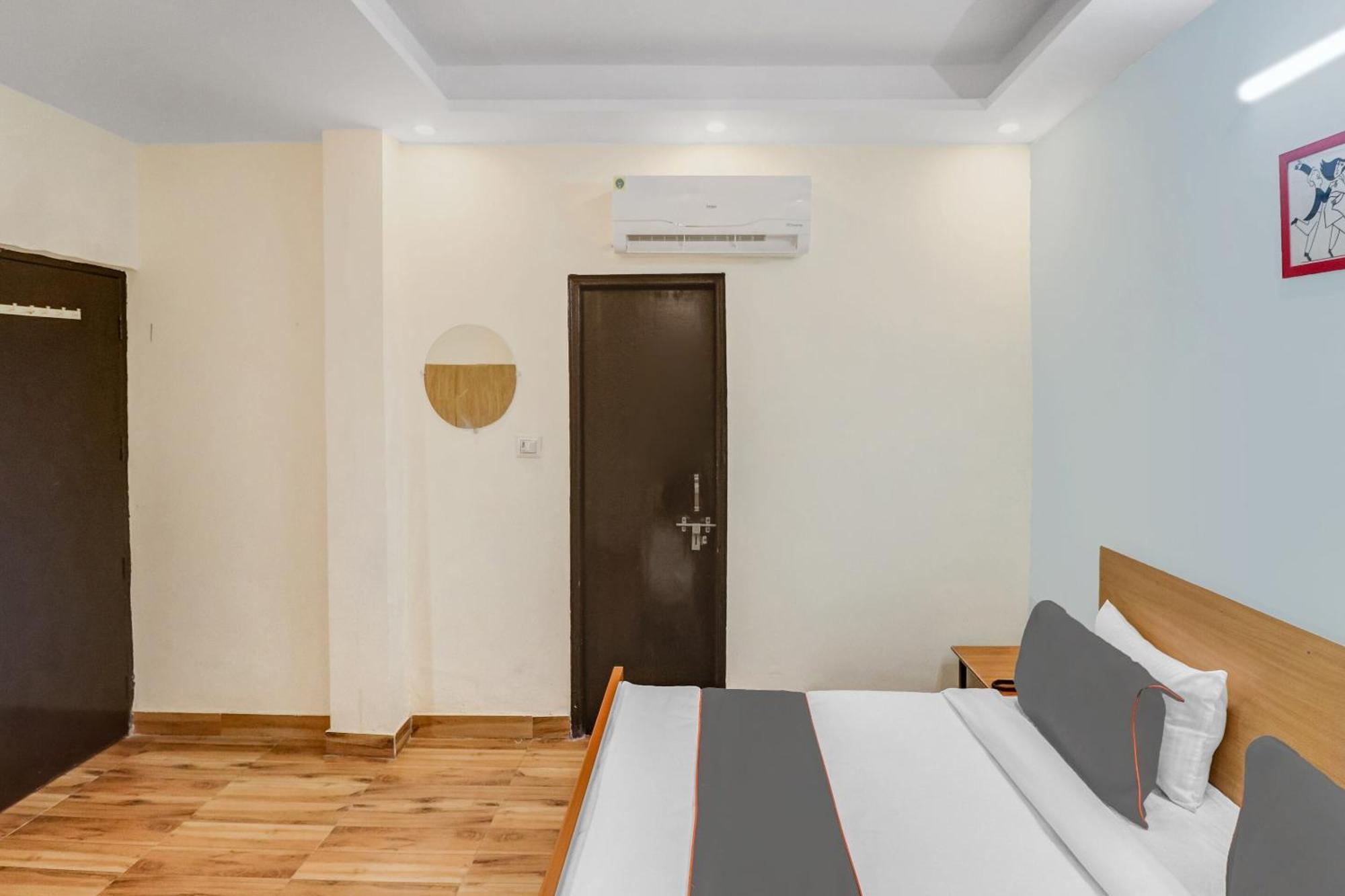 Super Capital O Moody Inn Delhi  Esterno foto